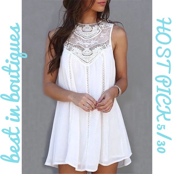 Dresses & Skirts - 5⭐️LAST ONEHigh neck lace flowy dress ❗️